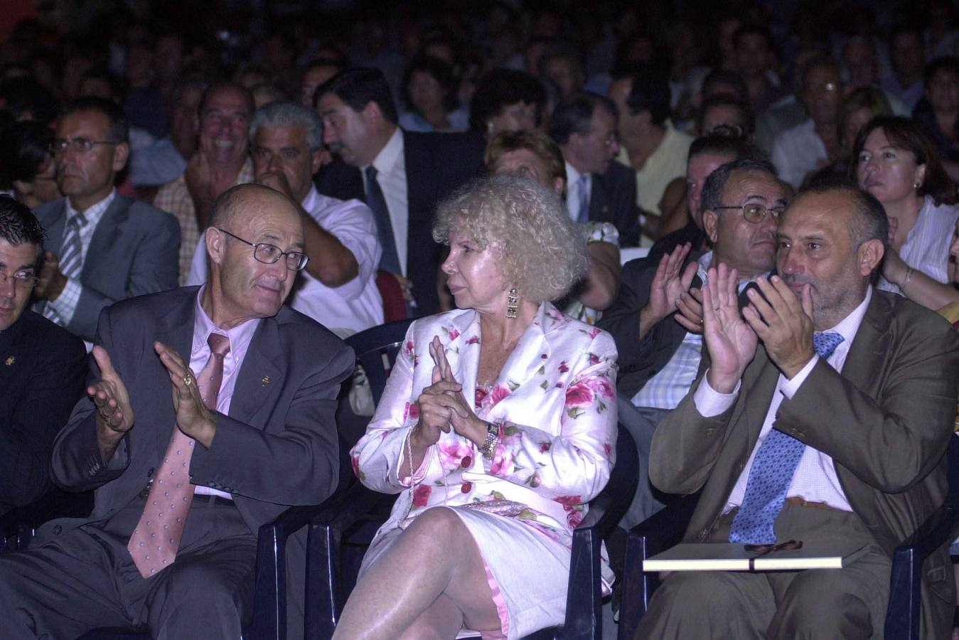 La duquesa de Alba, durante la clausura del XXIV Festival Nacional de Cante Flamenco Lo Ferro en 2003.