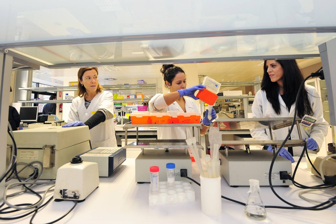Alberto Garre y Catalina Lorenzo acudieron a la ampliación del centro de Hemodonacion junto al Doctor Vicente Vicente.