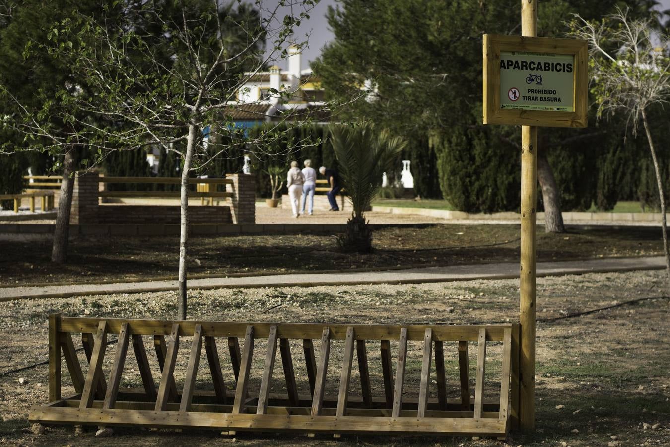 Vecinos en el parque rehabilitado de Villamartín