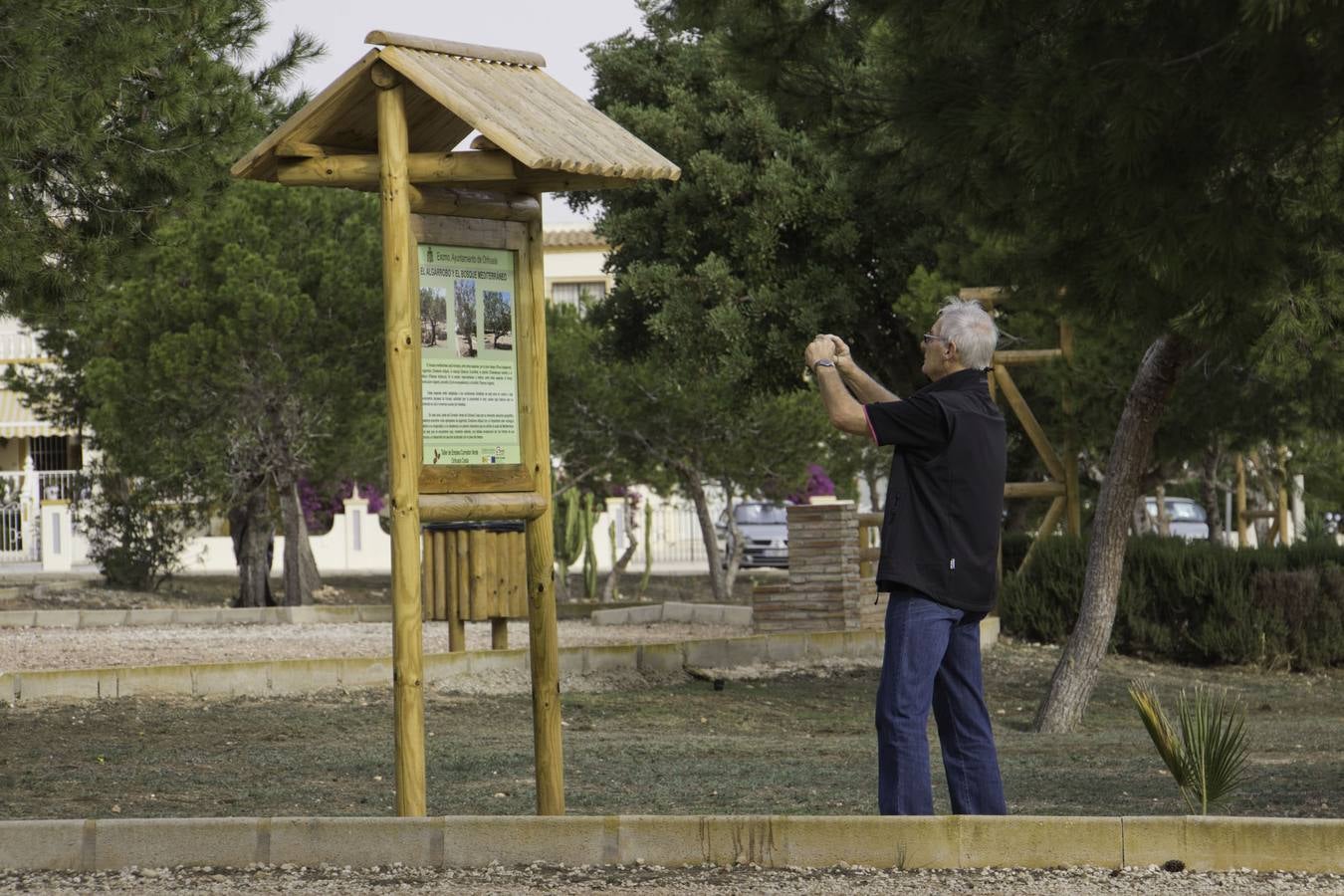 Vecinos en el parque rehabilitado de Villamartín