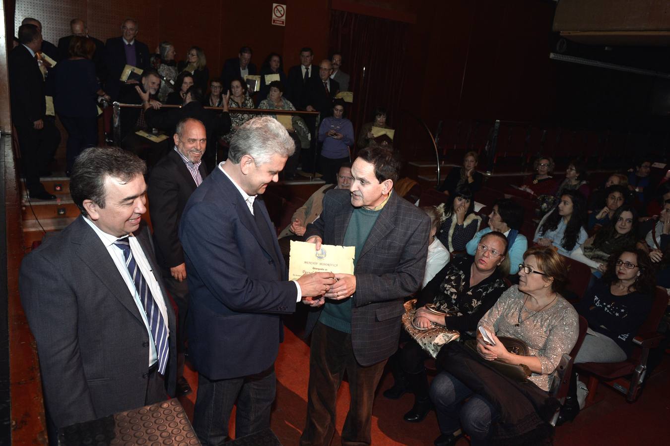 Entrega de diplomas a los profesores jubilados de ANPE