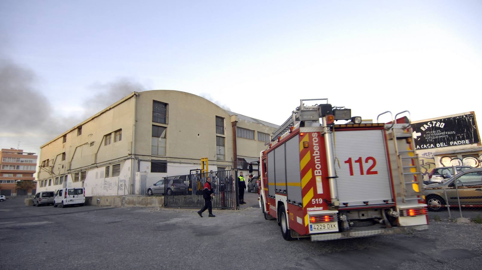 Incendio en una nave junto al Travalón