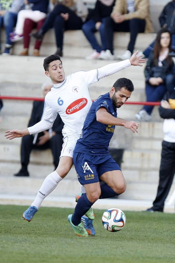El UCAM Murcia, campeón de invierno tras vencer a El Palo (2-0)