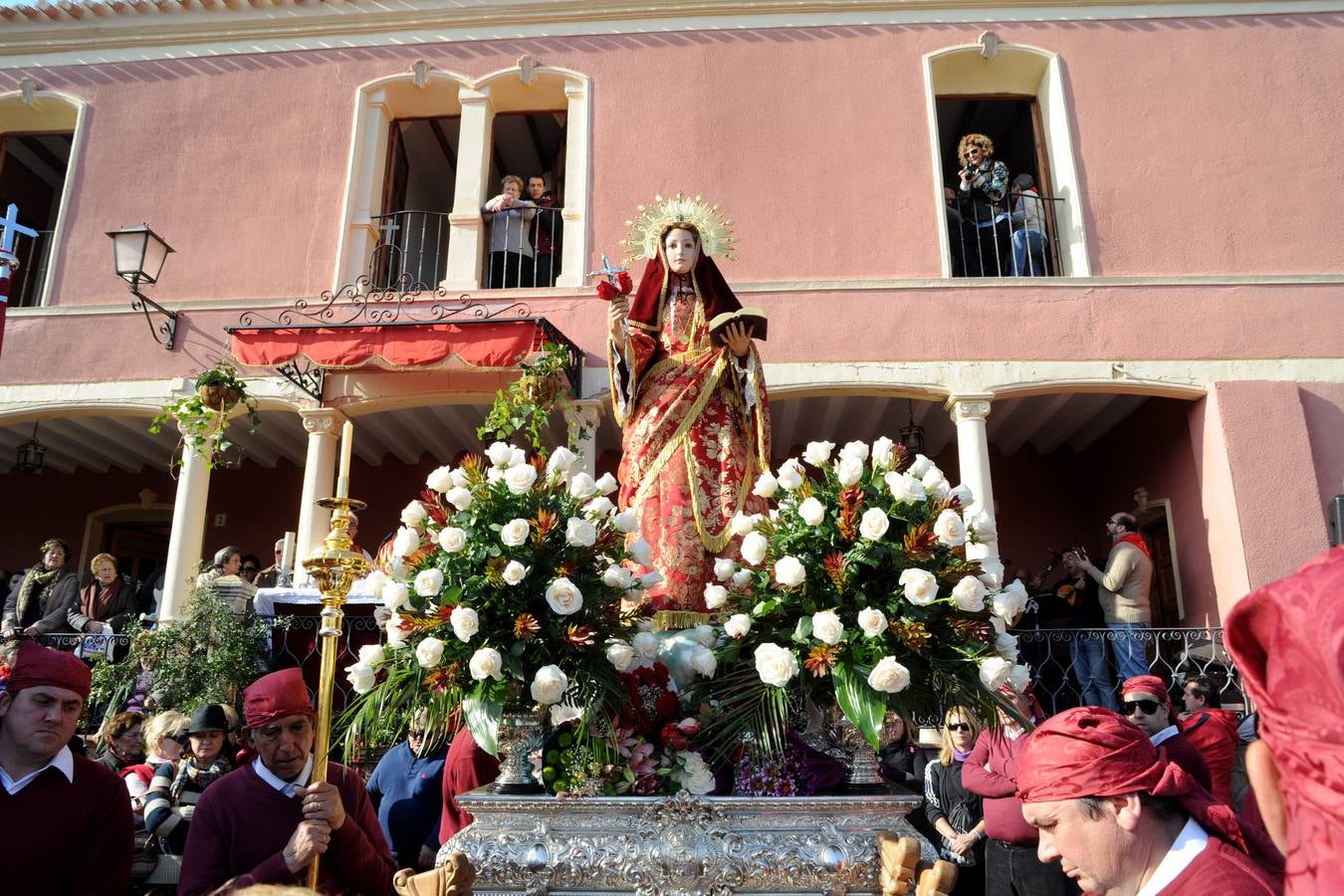 Santa Eulalia regresa a su ermita junto a 13.000 personas