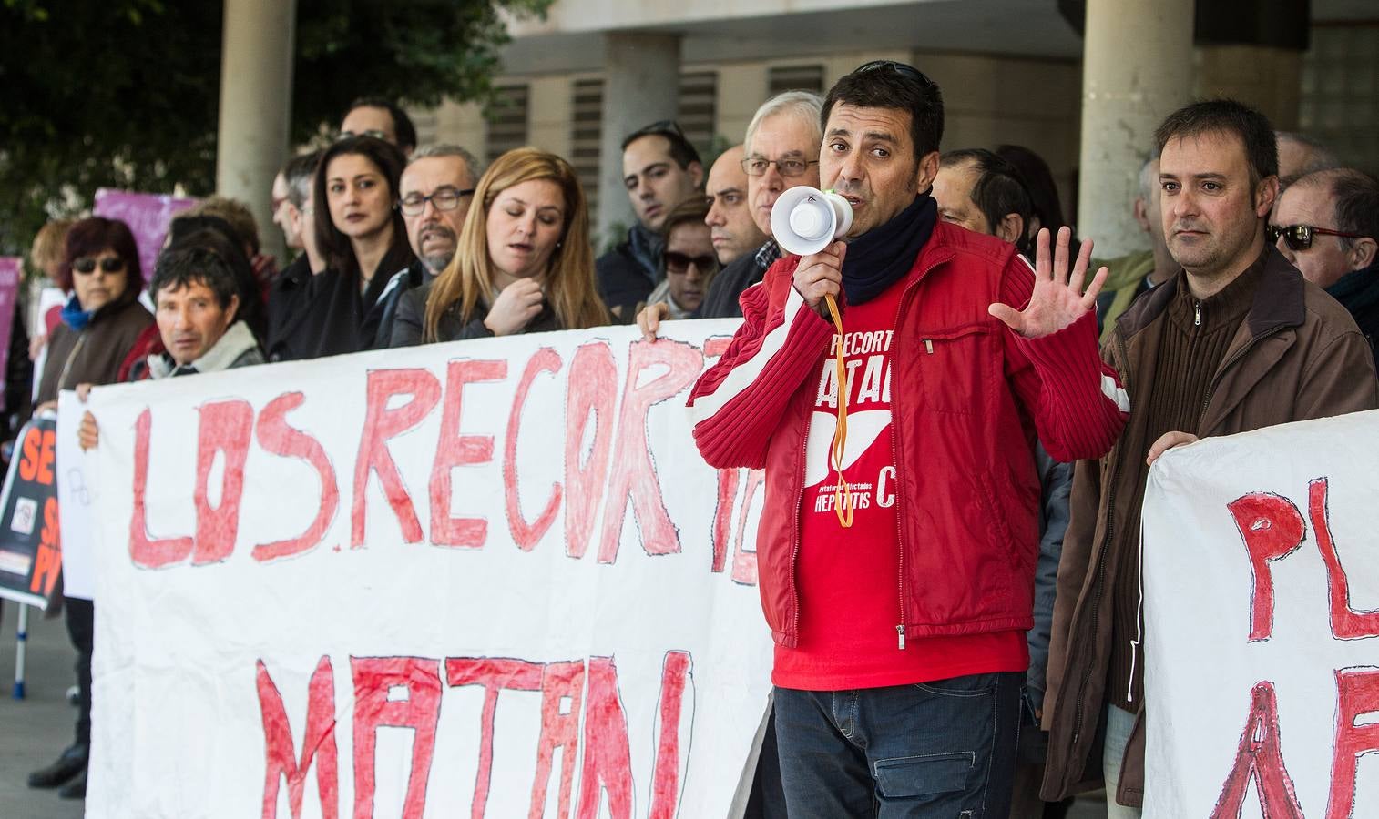 Manifestación de pacientes de hepatitis C en el Hospital de Alicante