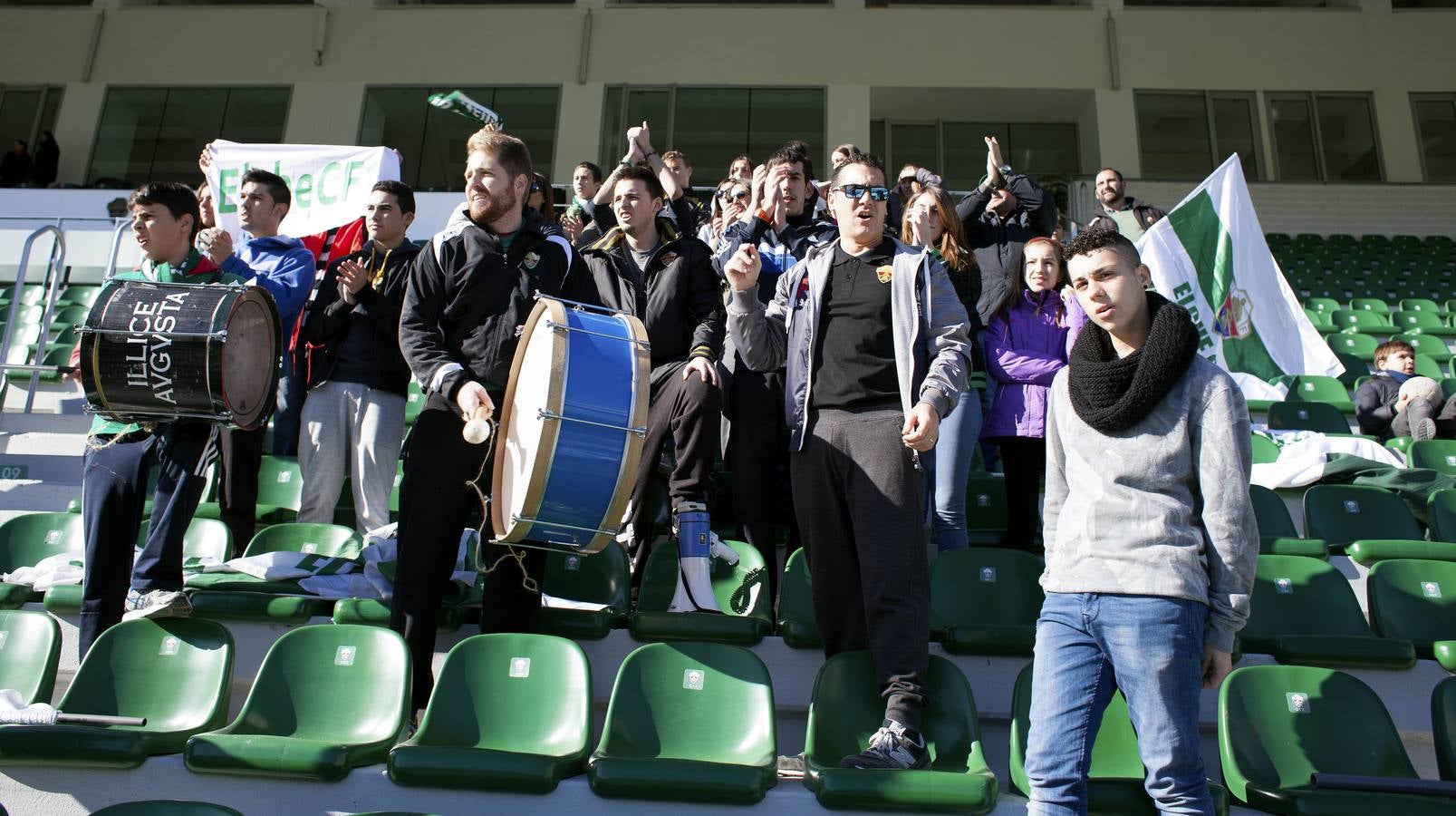 Las peñas del Elche animan al equipo