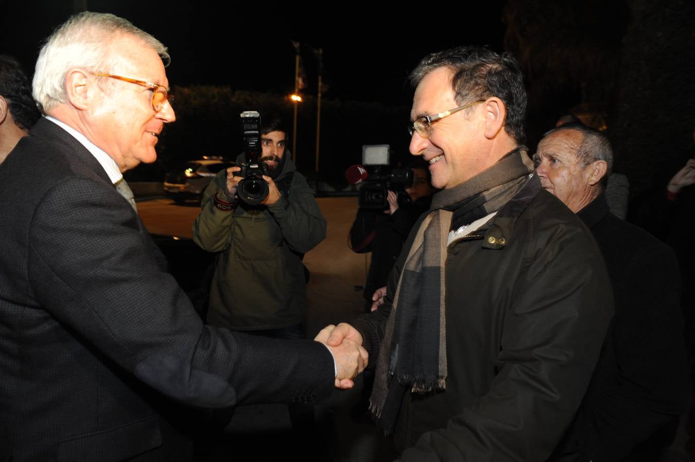 Los asistentes al acto electoral del PP arropan a Cámara en el primer mitin de la precampaña