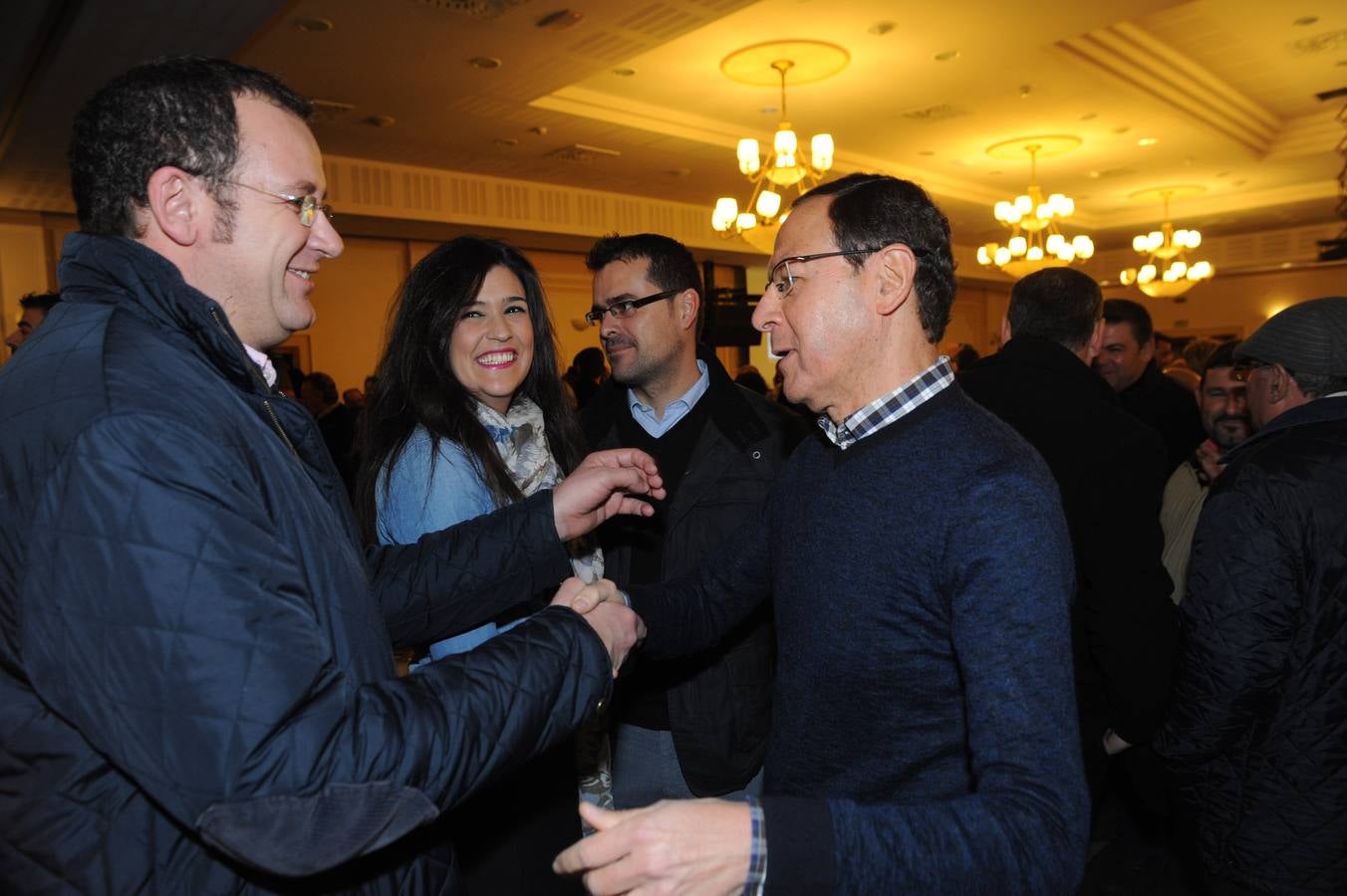 Los asistentes al acto electoral del PP arropan a Cámara en el primer mitin de la precampaña