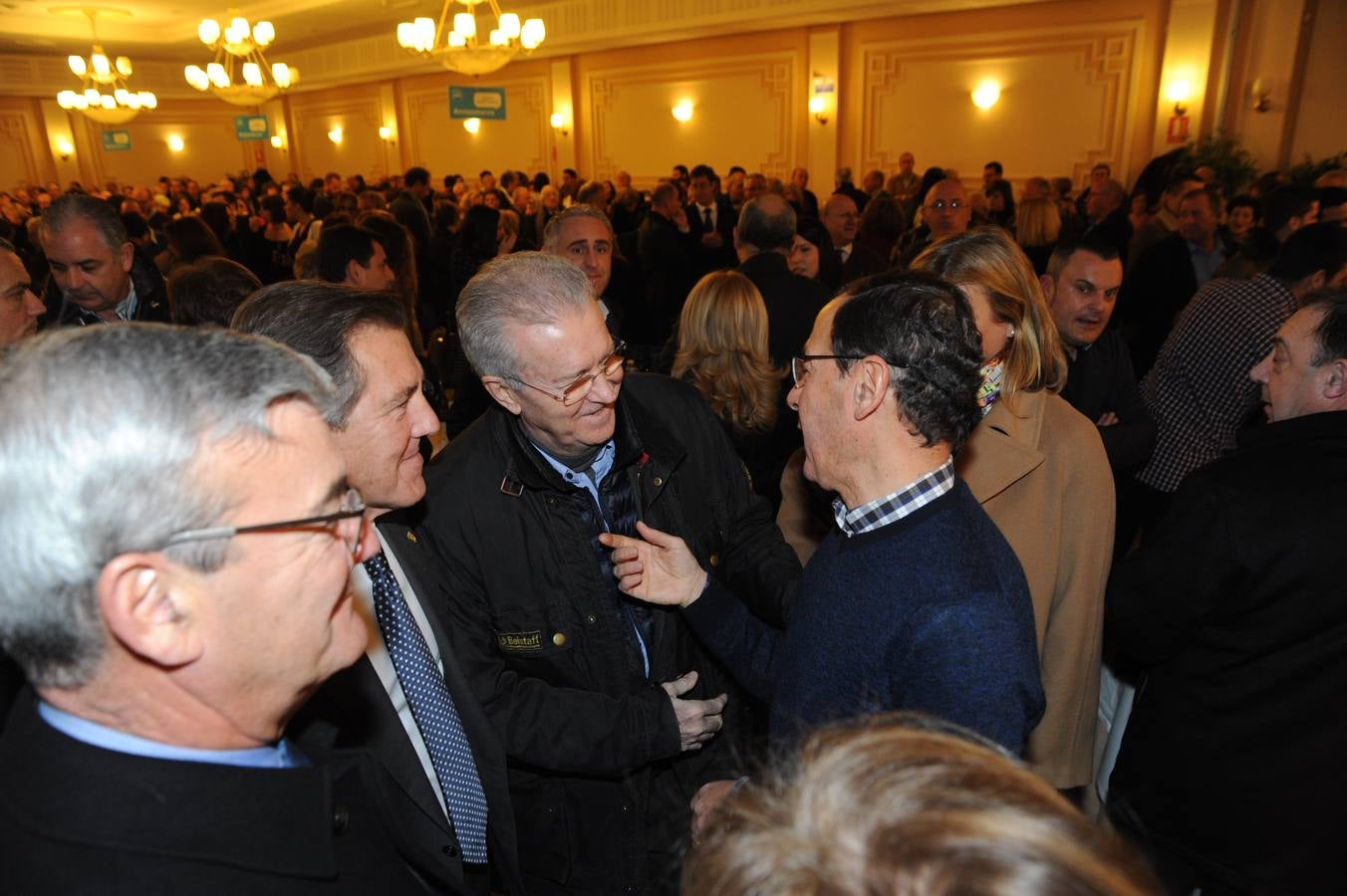 Los asistentes al acto electoral del PP arropan a Cámara en el primer mitin de la precampaña