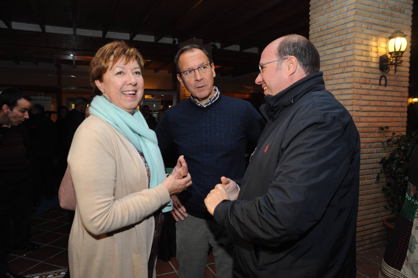 Los asistentes al acto electoral del PP arropan a Cámara en el primer mitin de la precampaña