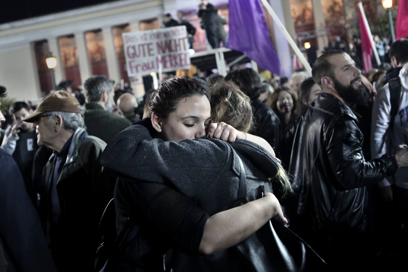 Tsipras (Syriza) hace historia con un gran triunfo que le convierte en el líder más joven del país heleno con el primer Gobierno de izquierda radical de Europa