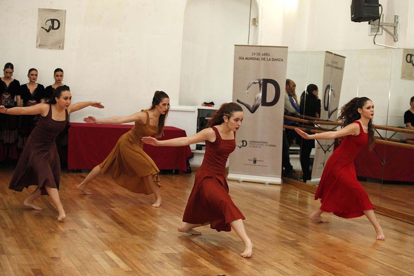 Un convenio entre Comunidad y UCAM permitirá que más de 200 alumnos del Conservatorio de Danza puedan prevenir lesiones