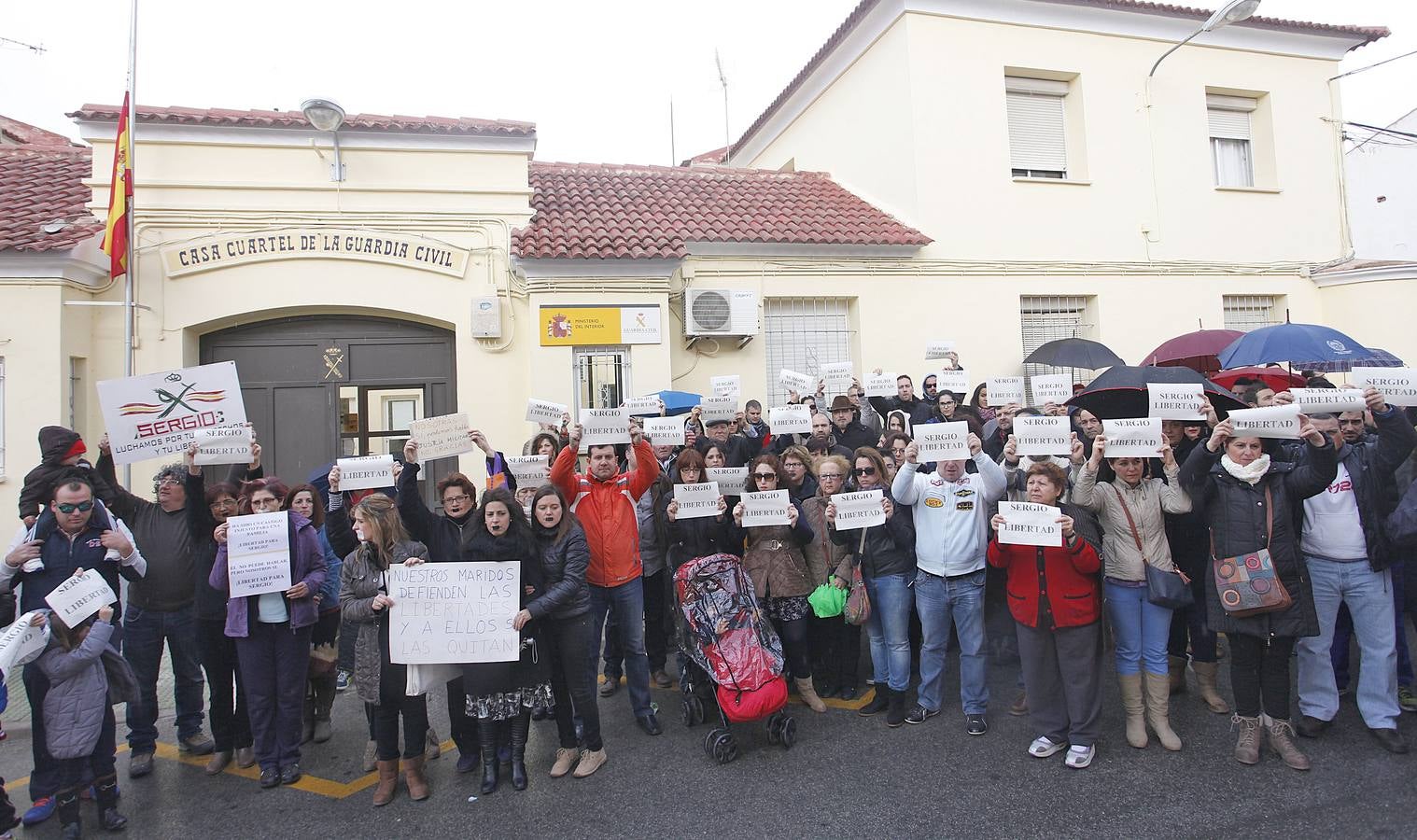 Concentración para apoyar al guardia civil encarcelado por llamar «maricón» a un superior