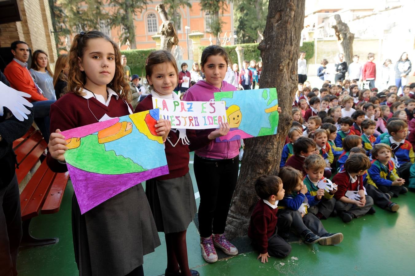 Suelta de globos a favor de la paz