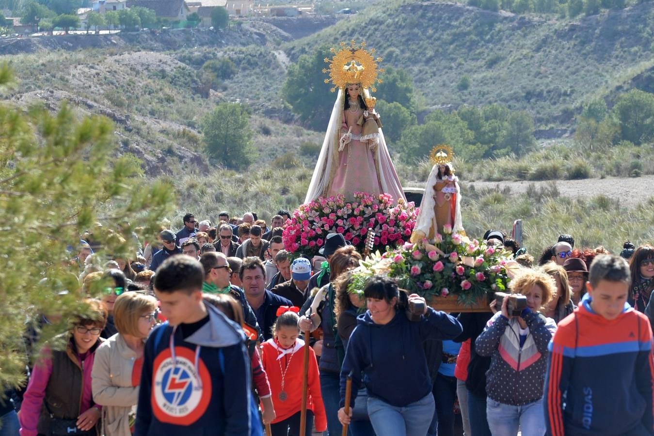 La Hoya se echa al monte con la Virgen de la Salud