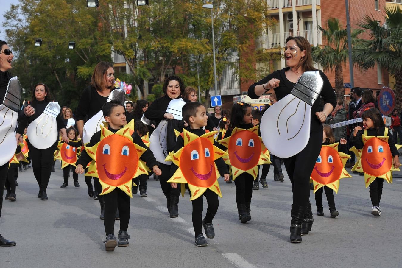 Los más pequeños de Cabezo de Torres rompieron ayer el hielo de los desfiles