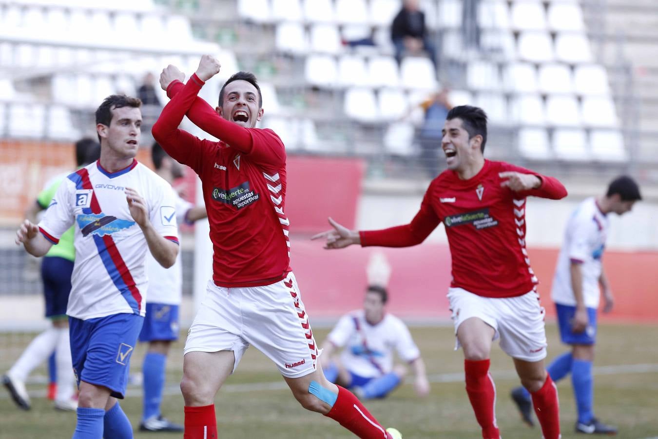 Álvarez derriba el muro del Langreo (2-1)