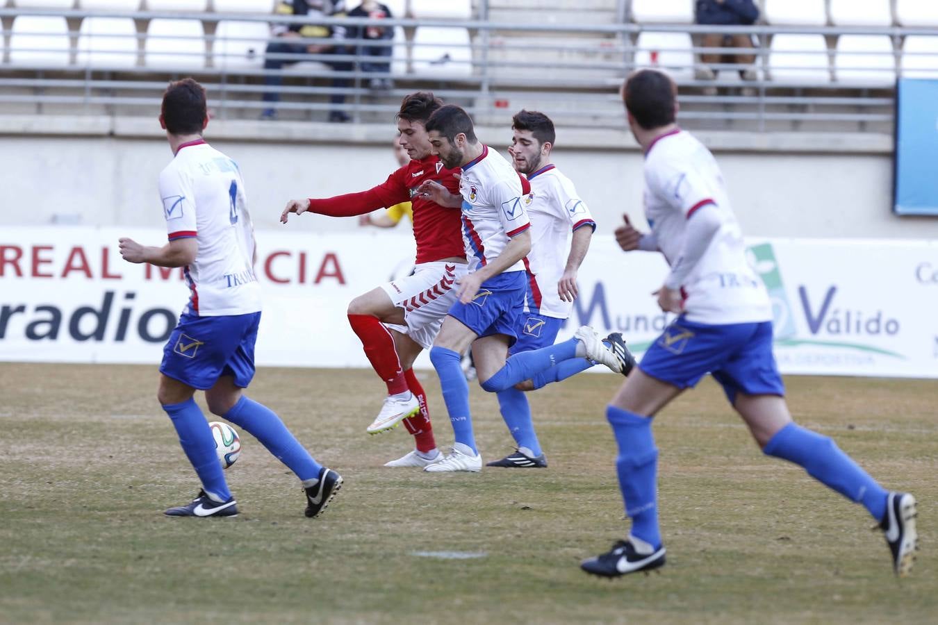 Álvarez derriba el muro del Langreo (2-1)