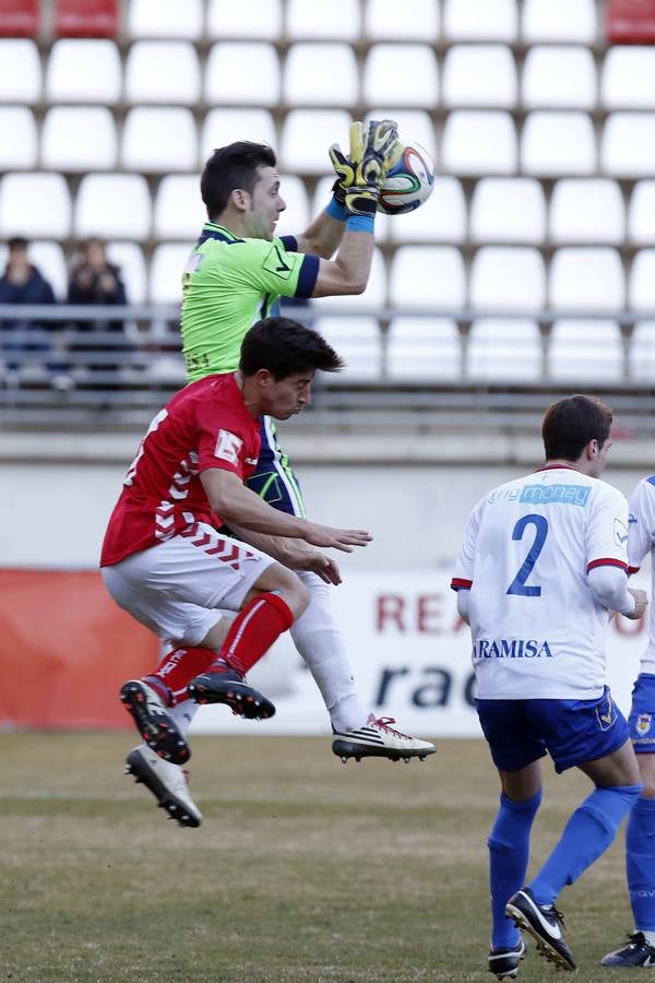 Álvarez derriba el muro del Langreo (2-1)