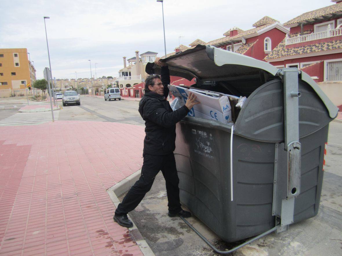 Acumulación de basuras en urbanizaciones de Orihuela