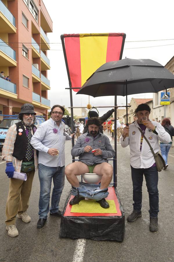 Pablo Iglesias y La Pantoja bailan en Cabezo de Torres