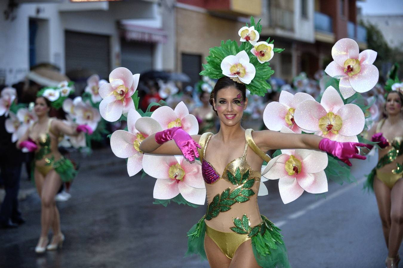 Pablo Iglesias y La Pantoja bailan en Cabezo de Torres