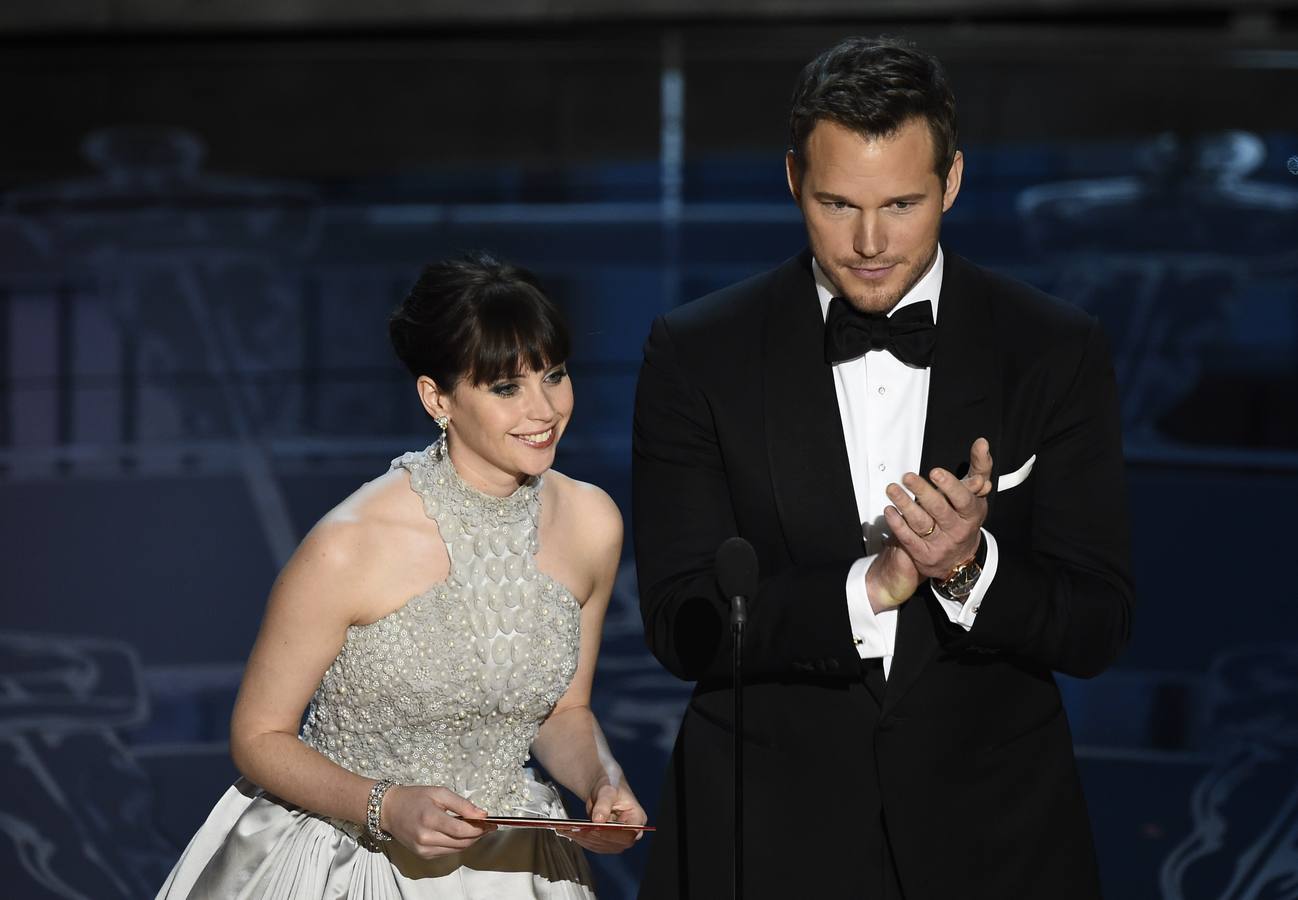 Felicity Jones y Chris Pratt  presentan uno de los galardones.