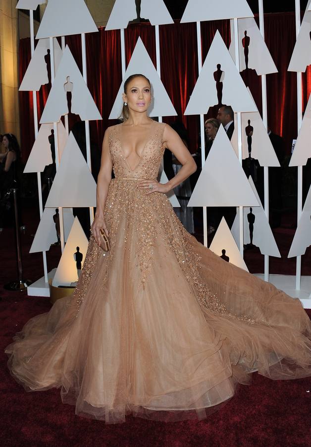 Jennifer Lopez, ganadora por partida doble. Ya sea por su tamaño, diseño o forma de lucirlo, estos son los escotes que se han llevado el 'oscar' este año.