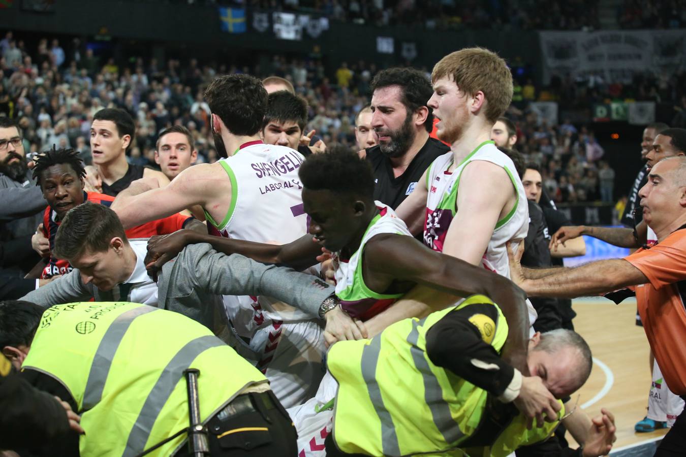 Increíble tangana en el Bilbao basket-Laboral Kutxa