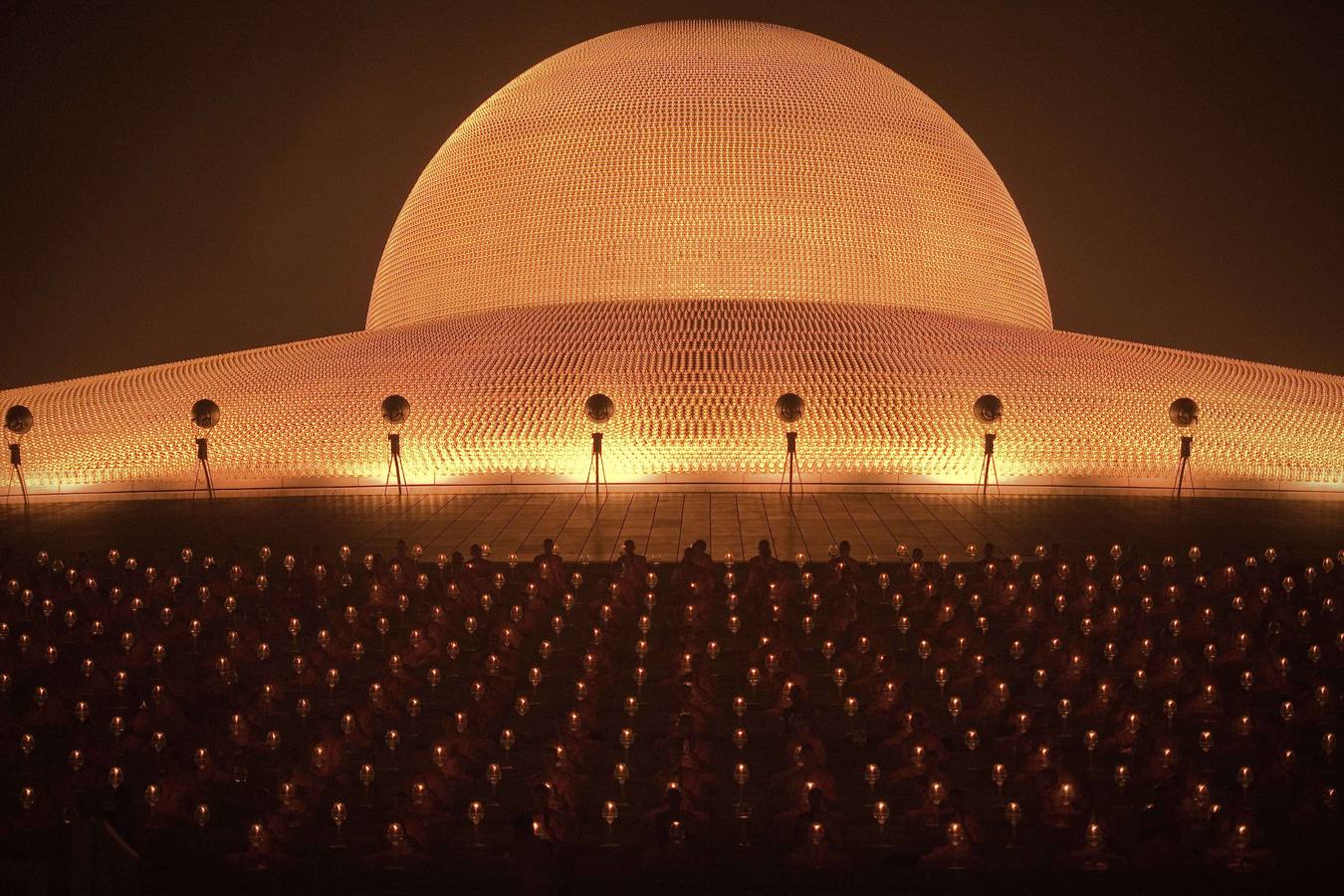 Festividad del Makha Bucha en Tailandia