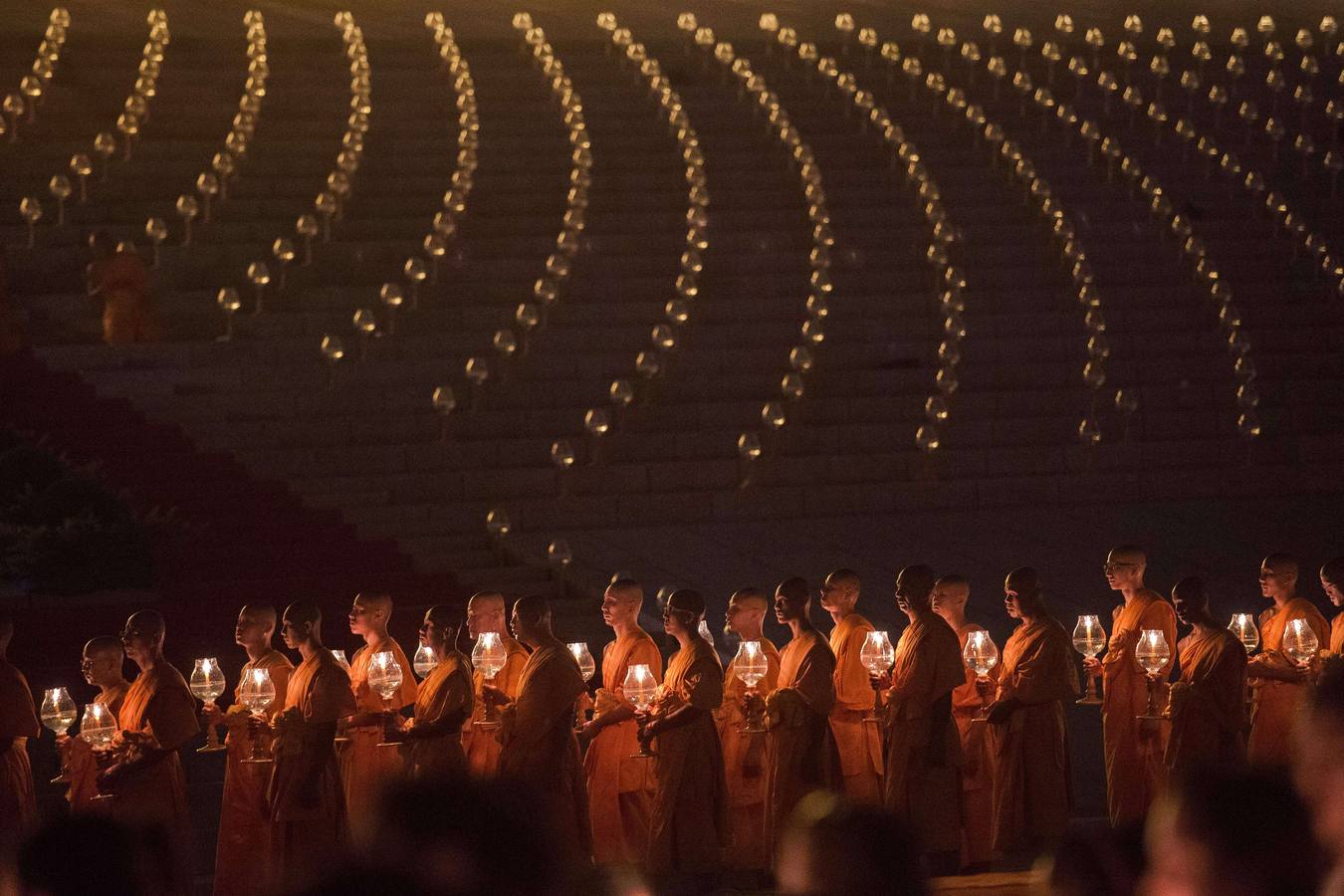 Festividad del Makha Bucha en Tailandia