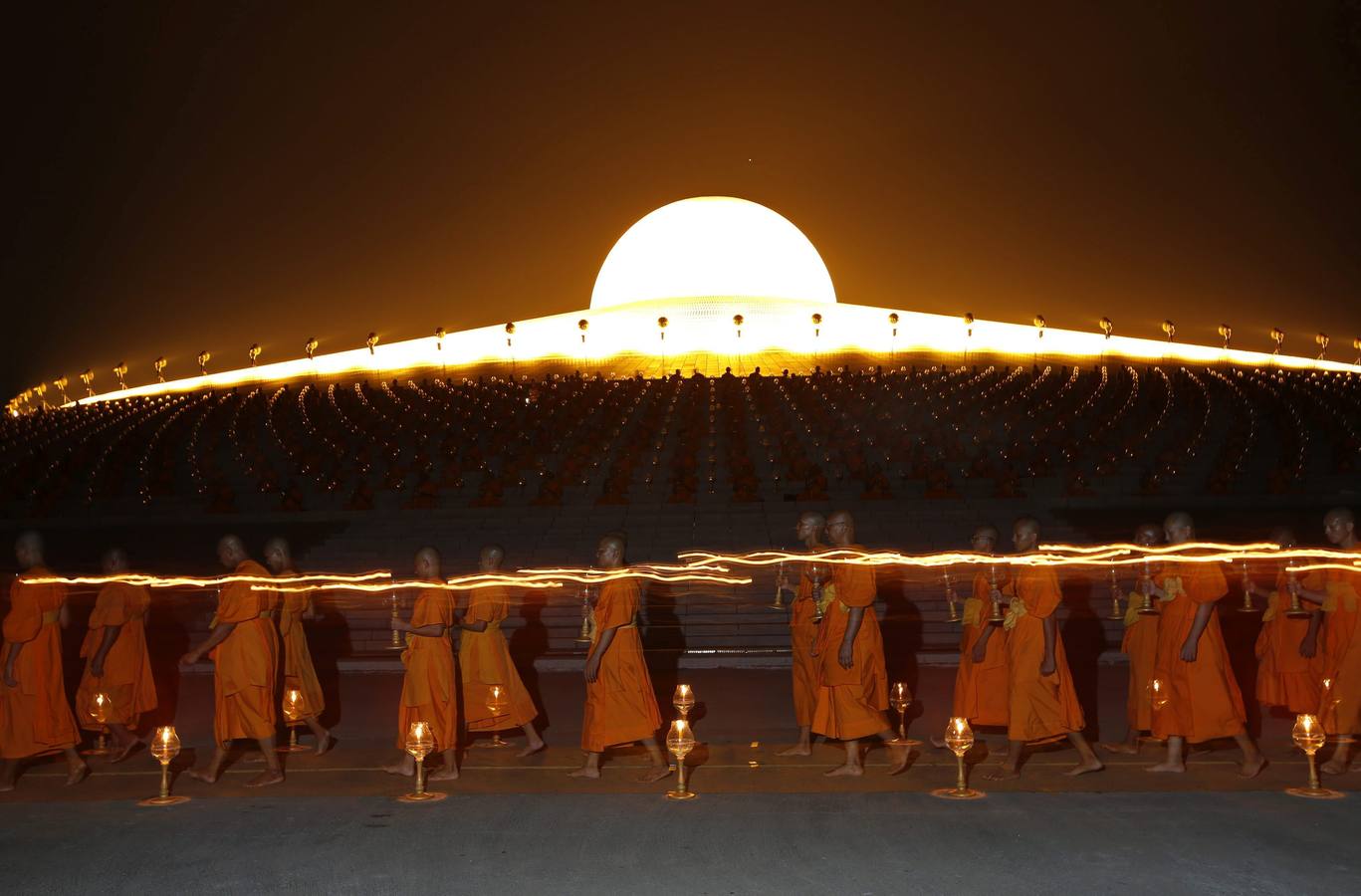 Festividad del Makha Bucha en Tailandia