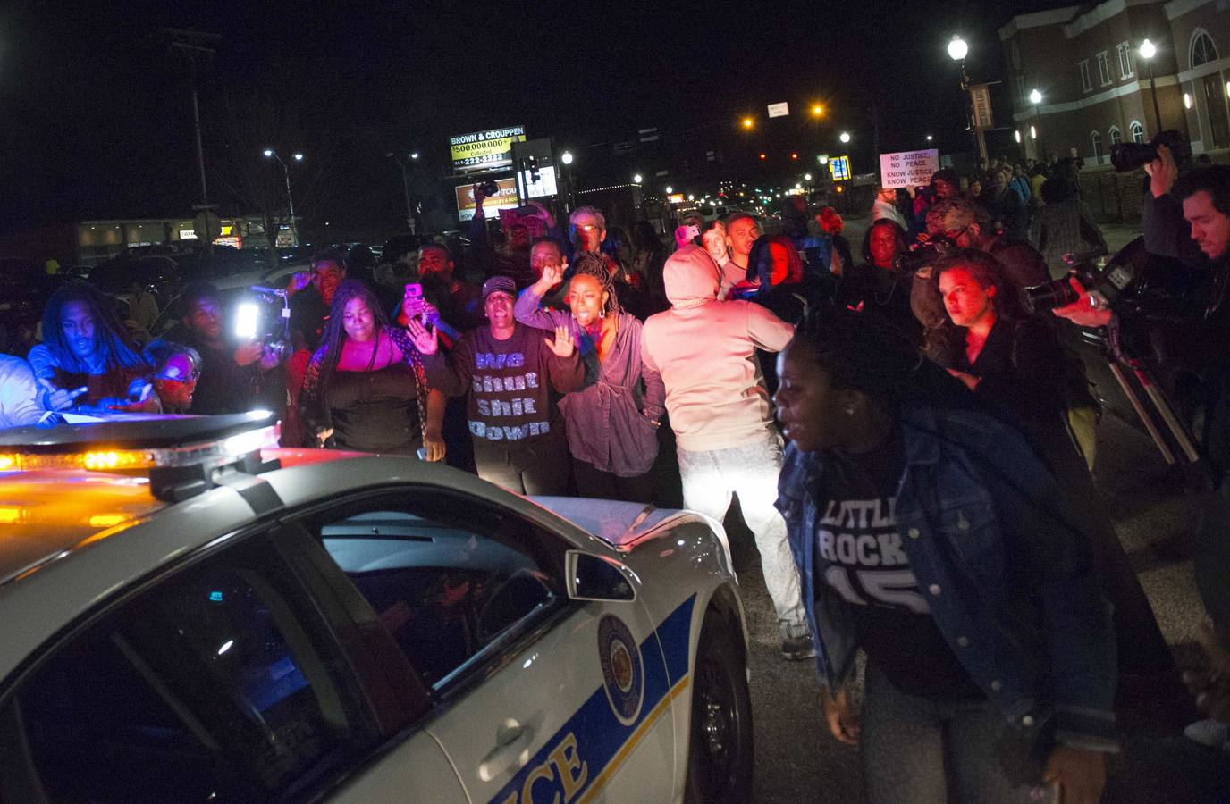 La suya es la tercera en una cadena de dimisiones de alto nivel esta semana en Ferguson, tras las del administrador de la ciudad, John Shaw, y la del juez municipal, Ronald J. Brockmeyer.