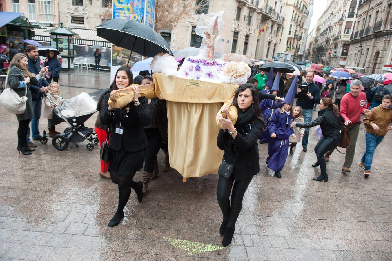 La Procesión del Ángel recorre las calles de la capital