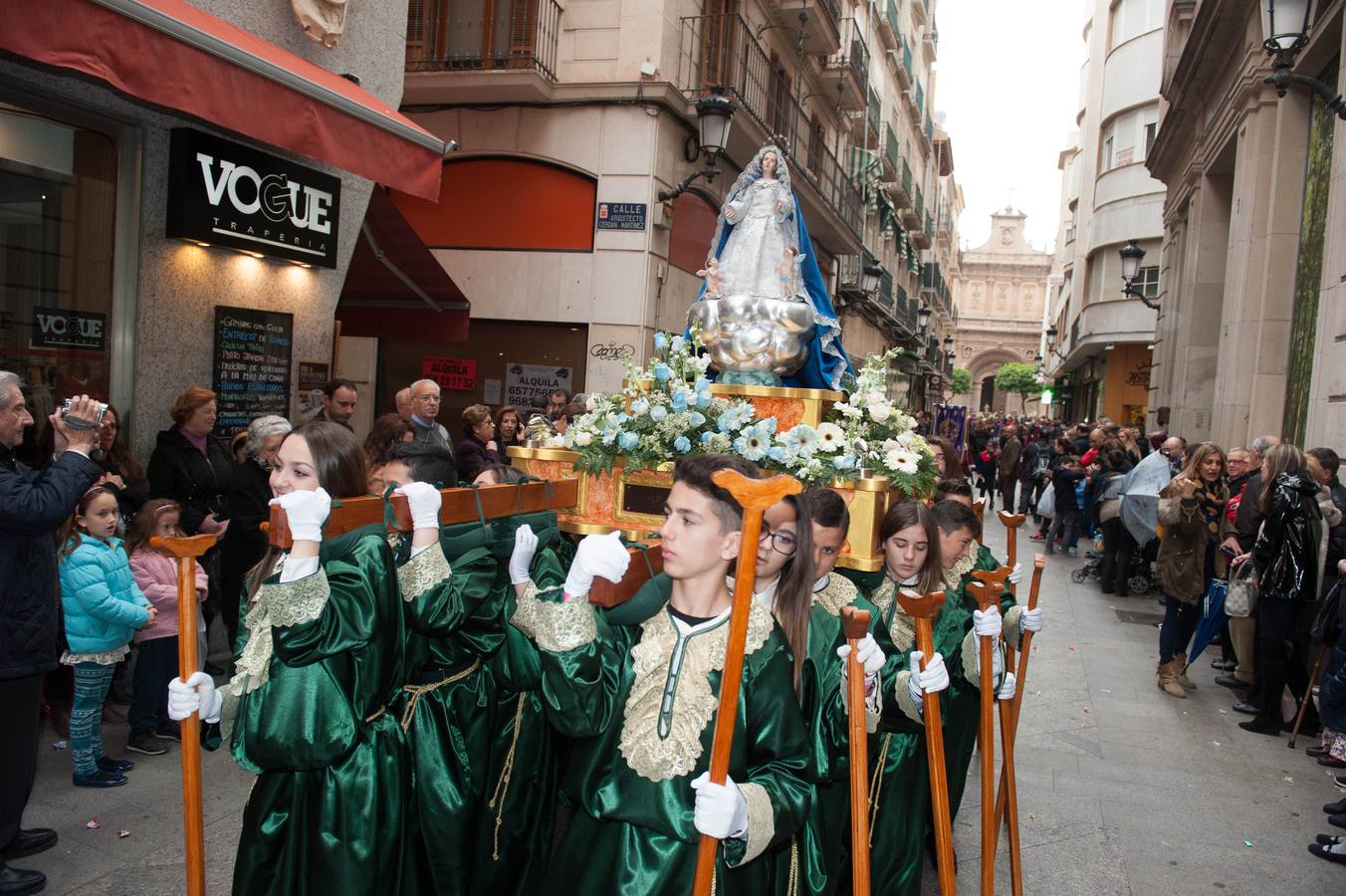 La Procesión del Ángel recorre las calles de la capital