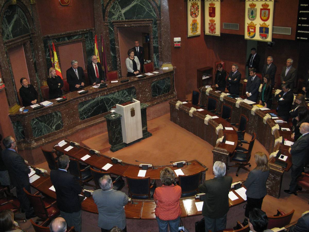 Minuto de silencio en la Asamblea Regional.