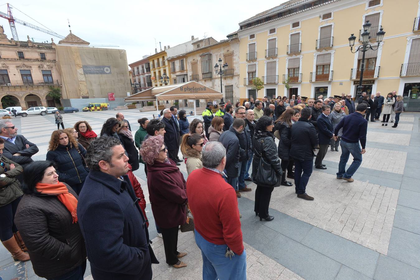 Minuto de silencio en la Plaza de España de Lorca.