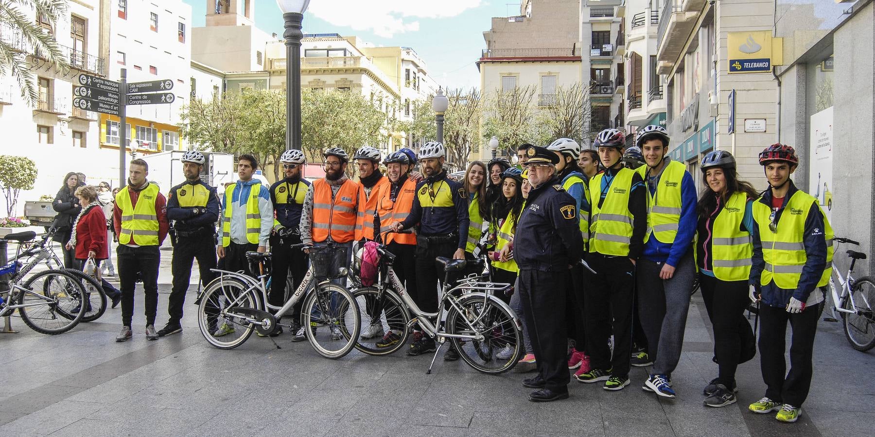 La Policía Local de Elche promueve el uso de la bicicleta