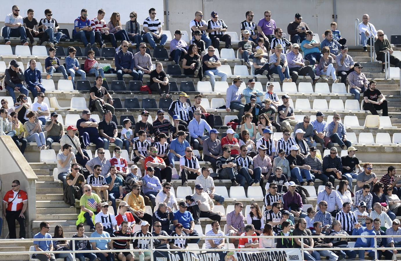 Chus Hevia saca al Efesé del descenso (1-0)