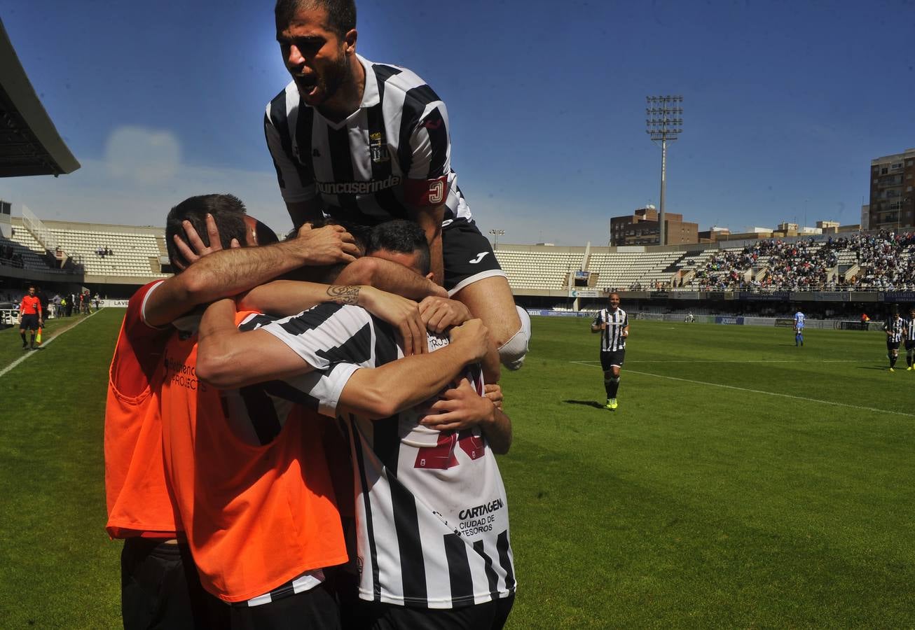 Chus Hevia saca al Efesé del descenso (1-0)