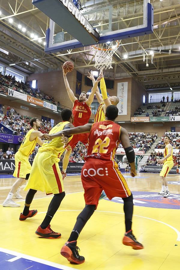 El UCAM Murcia pierte ante el FC Barcelona por un espeso ataque (64-76)