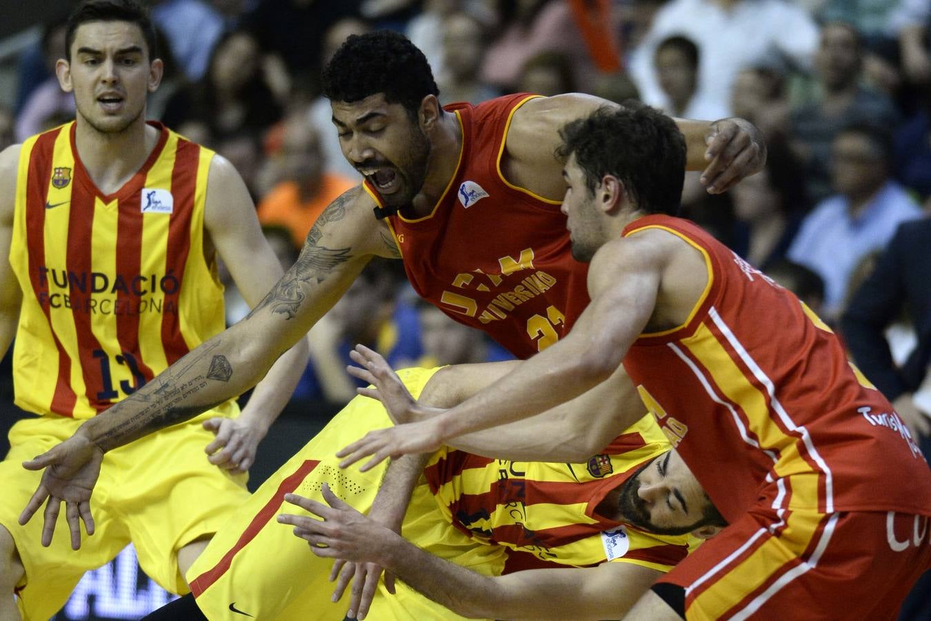 El UCAM Murcia pierte ante el FC Barcelona por un espeso ataque (64-76)
