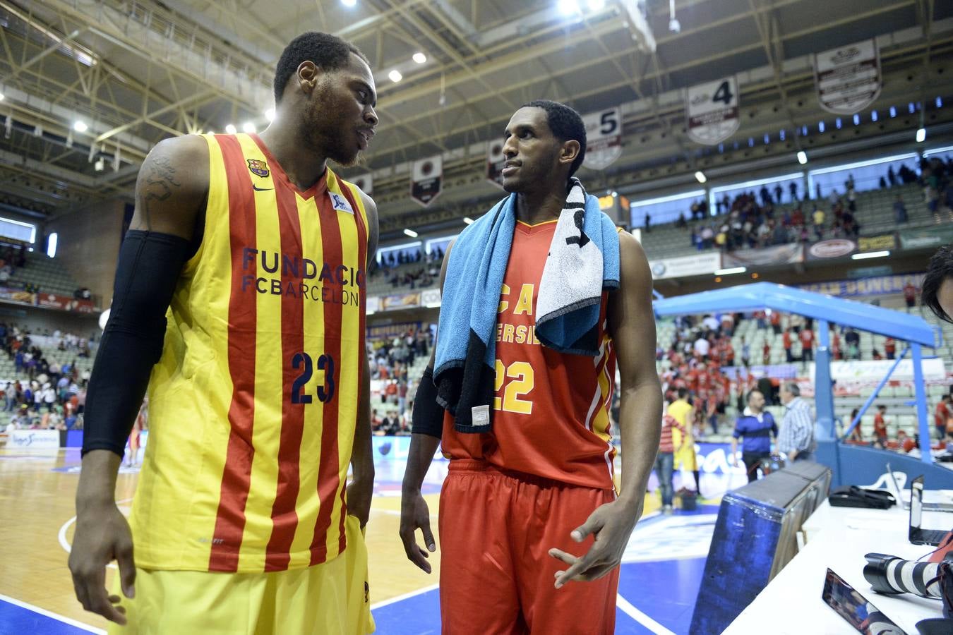 El UCAM Murcia pierte ante el FC Barcelona por un espeso ataque (64-76)