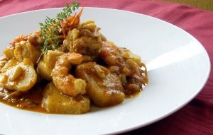Guiso de rape y gambas