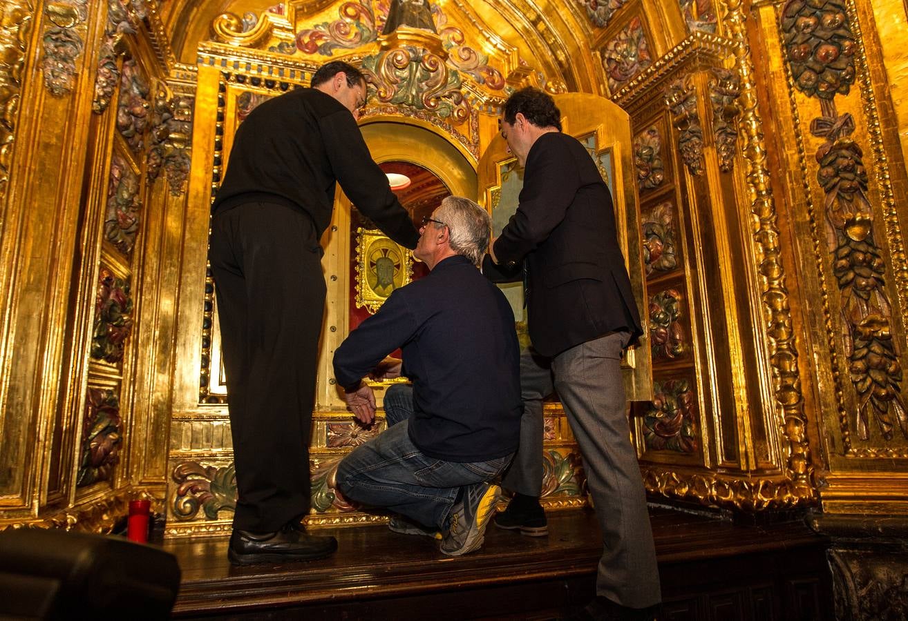 Ensayo de la apertura del camarín de la Santa Faz