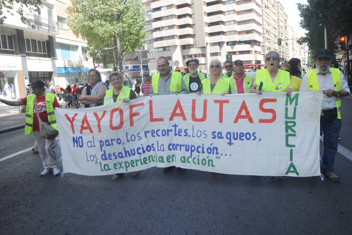 Centenares de personas advierten en Murcia al Gobierno de que «así no salimos de la crisis»