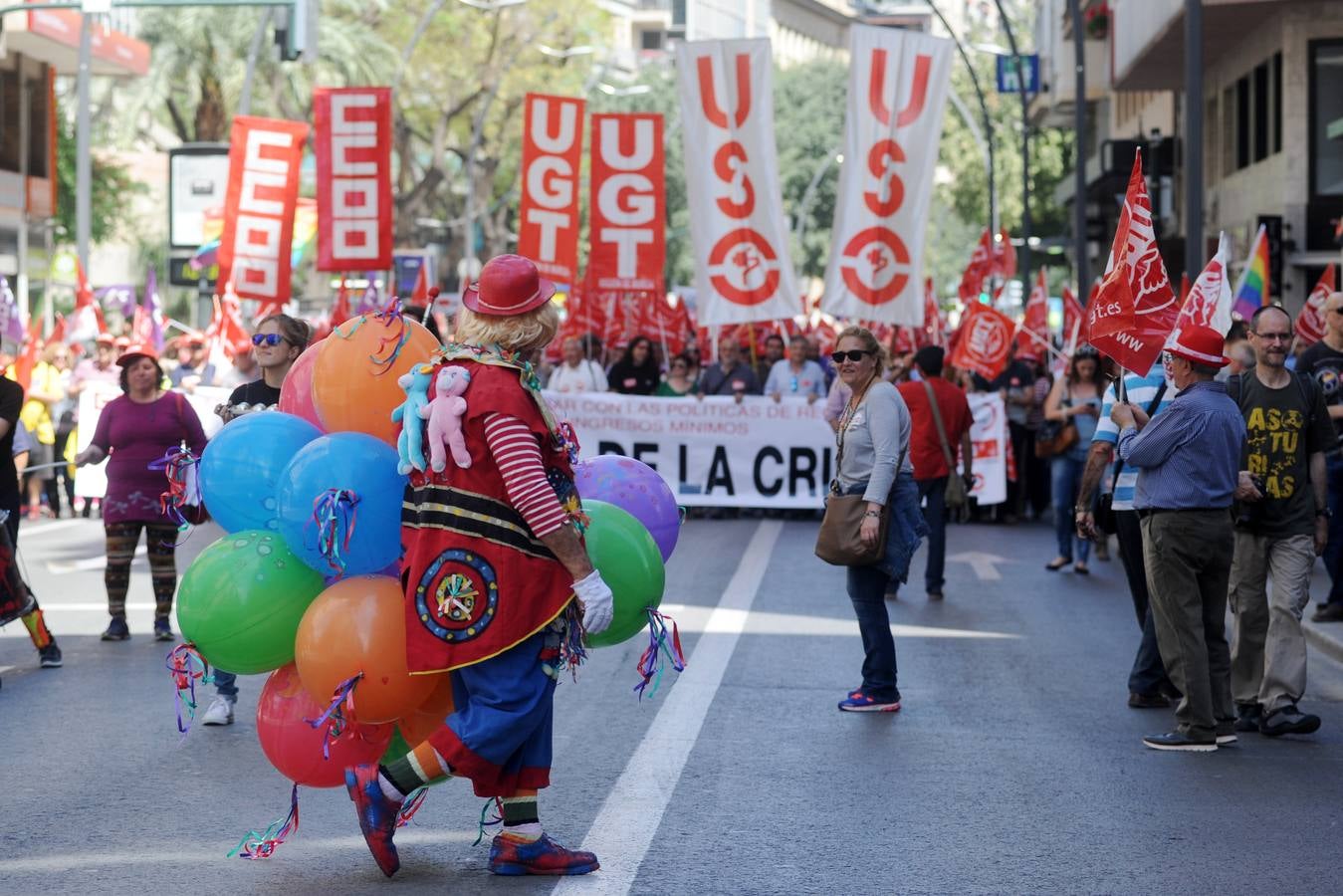 Centenares de personas advierten en Murcia al Gobierno de que «así no salimos de la crisis»