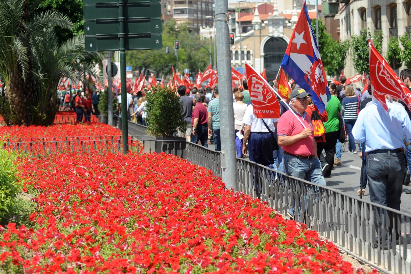 Centenares de personas advierten en Murcia al Gobierno de que «así no salimos de la crisis»