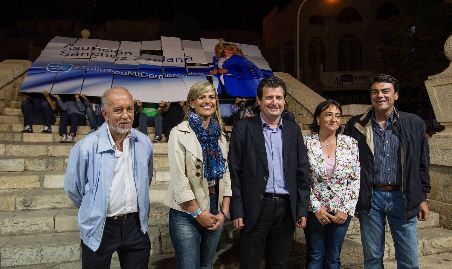 Pegada de carteles en Alicante