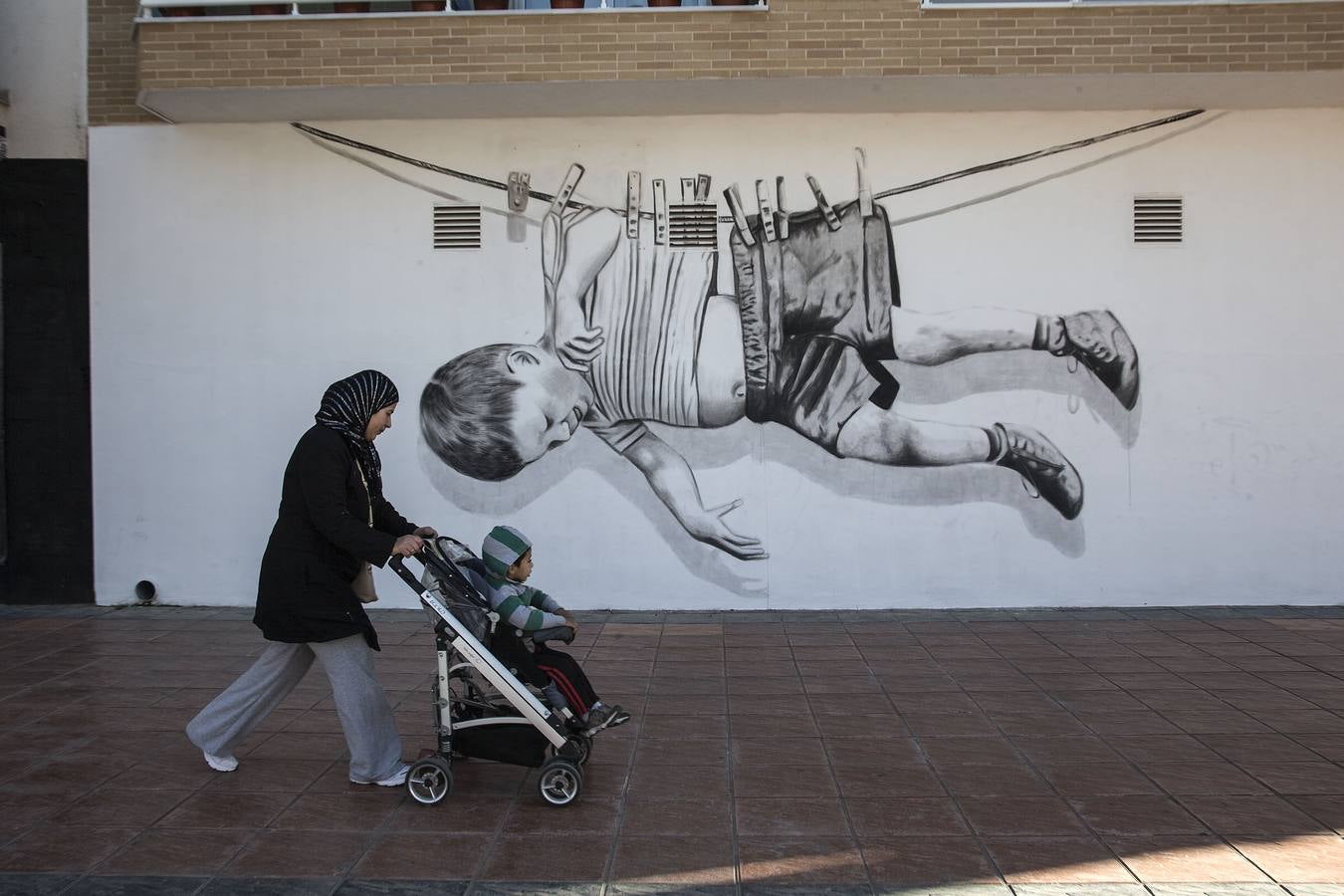 Cuarenta murales ponen color a las calles de Los Alcázares